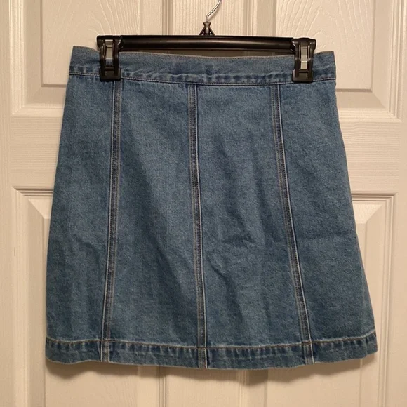 NWOT Forever 21 Button Down Denim Skirt…size S - Picture 2 of 4